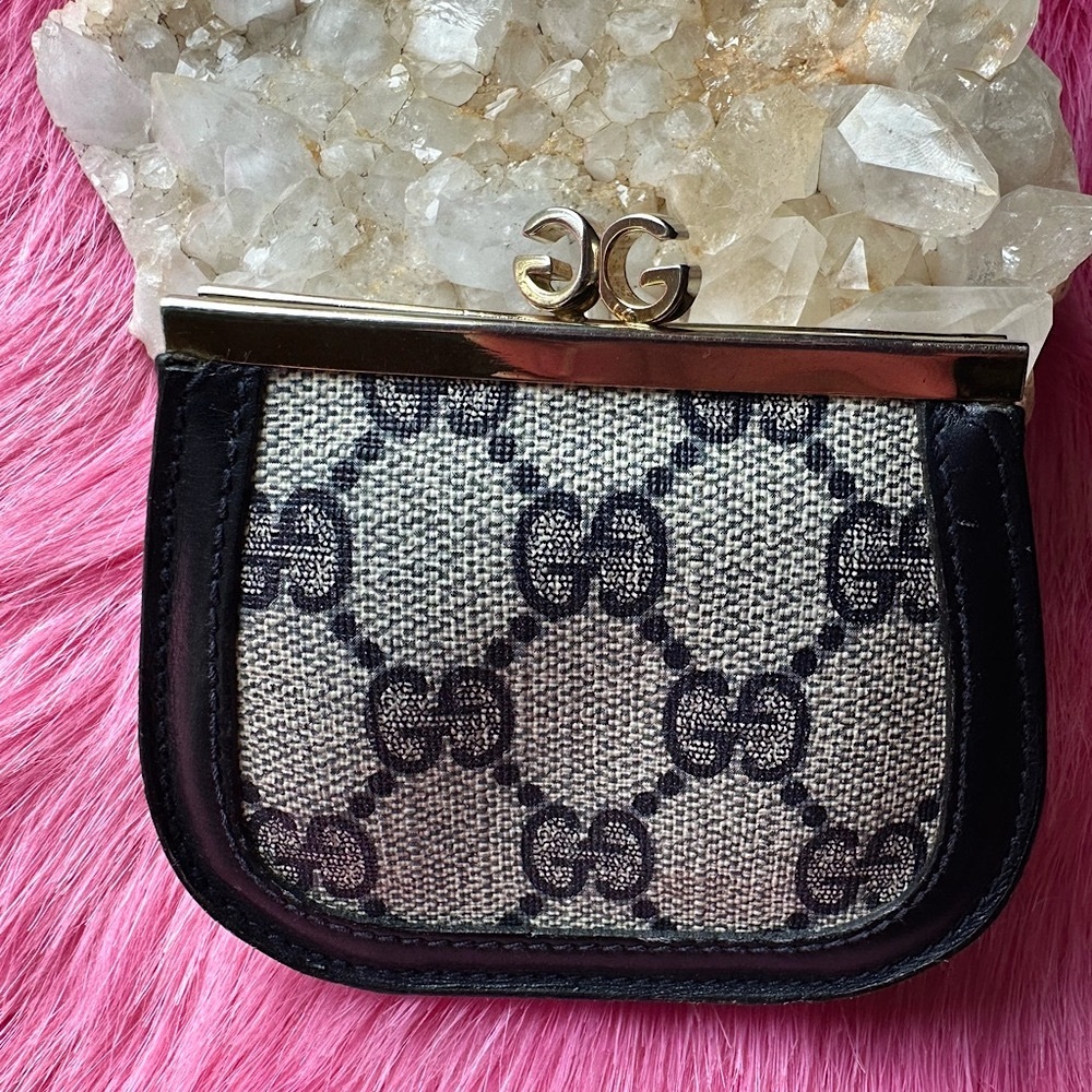 Vintage authentic monogram Gucci Italy kiss lock pouch